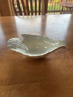 Lenox Dove Dish with 24 K gold
Trim
